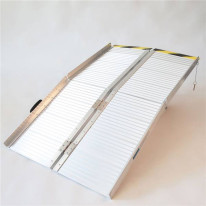 Rampe d’accès pliable en aluminium