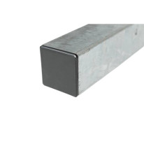 Poteau carré 80 x 80 mm en acier galva avec boucho