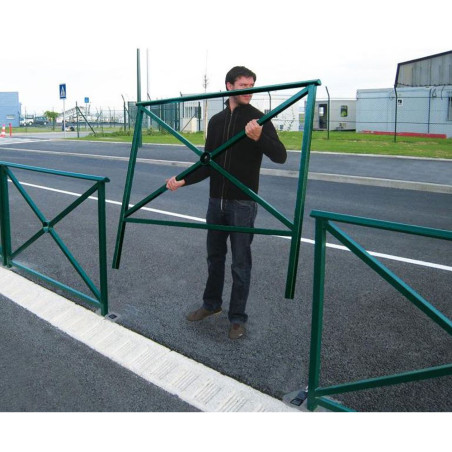 Barrière amovible grâce au fourreau d'amovibilité