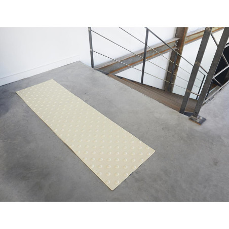 dalle podotactile blanche devant escaliers