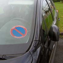 autocollant emplacement réservé sur voiture
