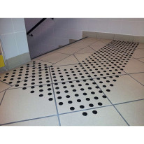 plots podotactiles noir en situation