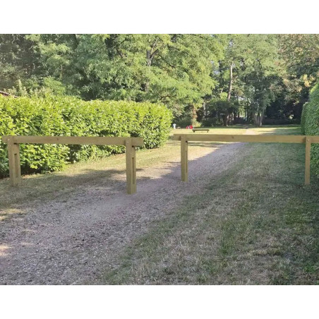 Barrière en bois en situation