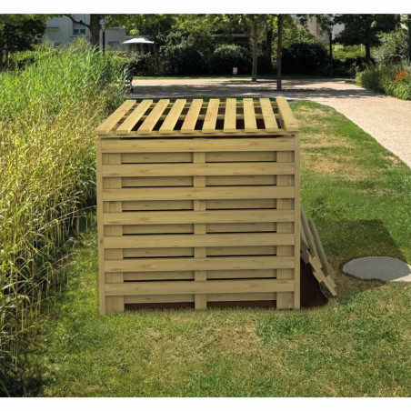 Composteur en bois dans un jardin public